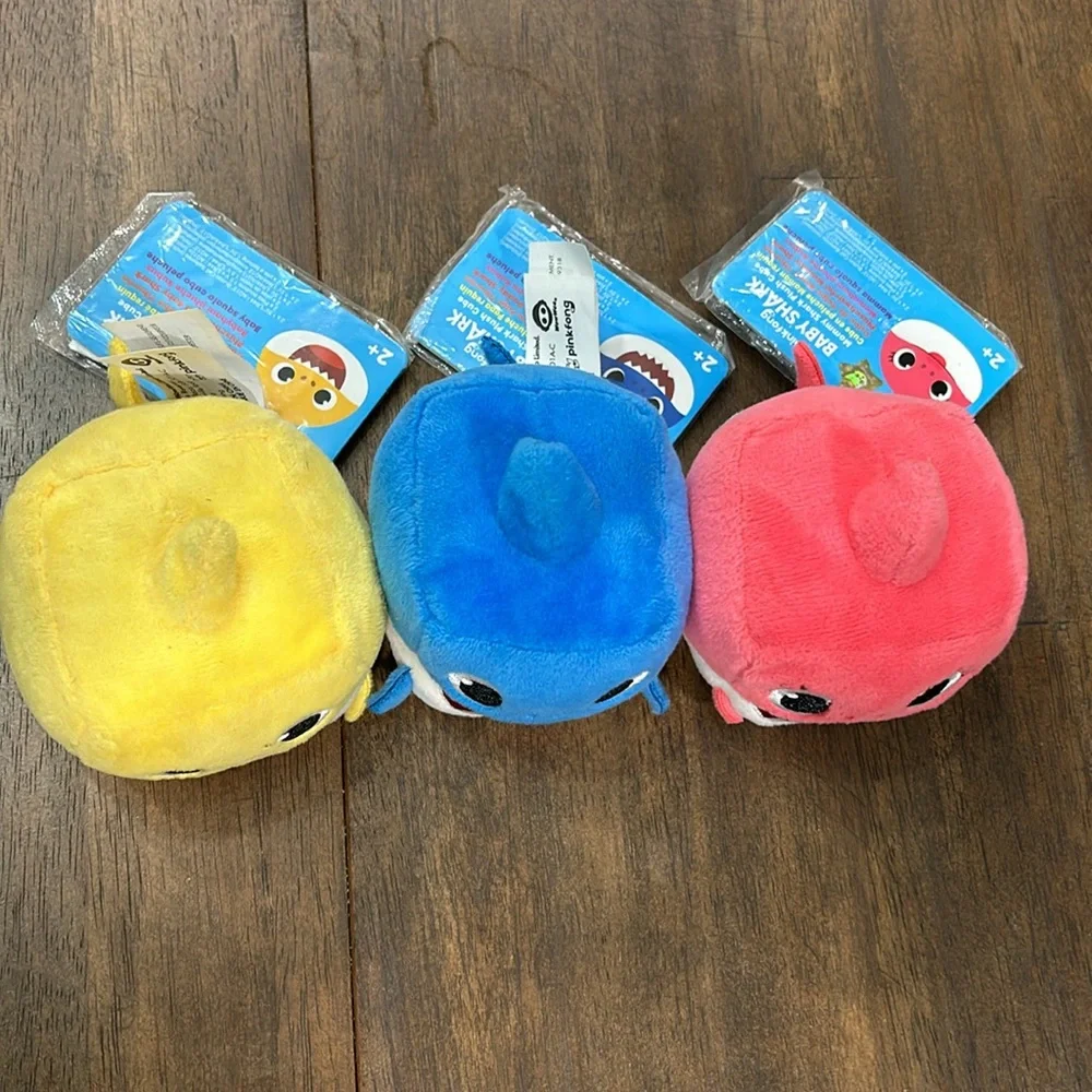Set of 3 Singing Pinkfong Baby Shark Plush Cube Plushie pink yellow blue - Picture 2 of 3